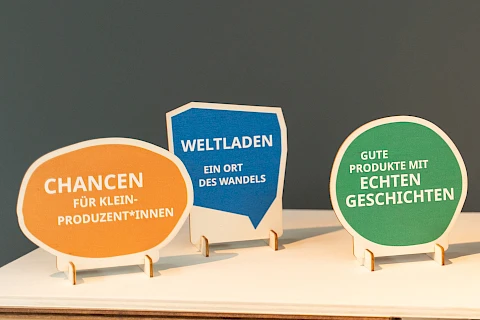 Regalaufsteller für Weltläden