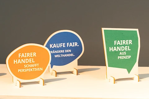 Regalaufsteller für Weltläden